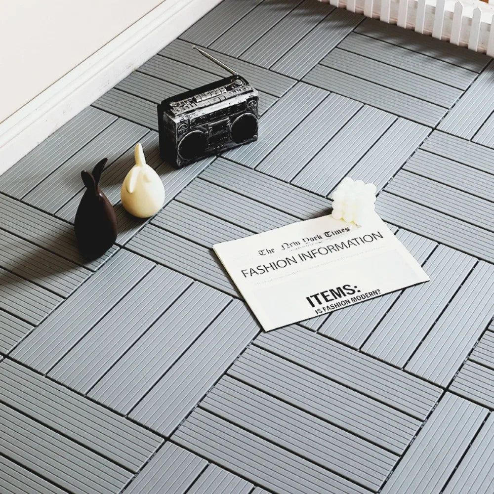 Anti-Corrosion Plastic Balcony Flooring 11.81x11.81in Waterproof DIY Interlocking Deck Tiles